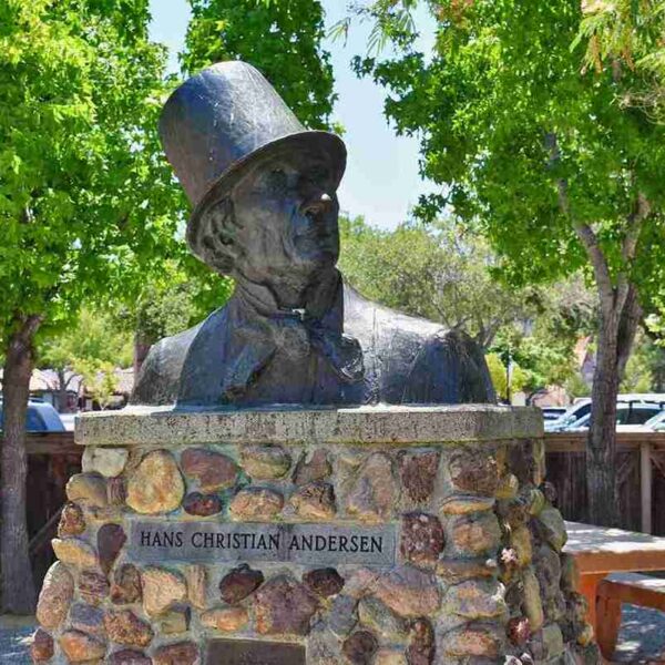 Statue of Hans Christian Andersen in Solvang Park